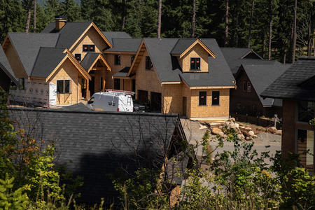 Homes under construction in Kittitas County 