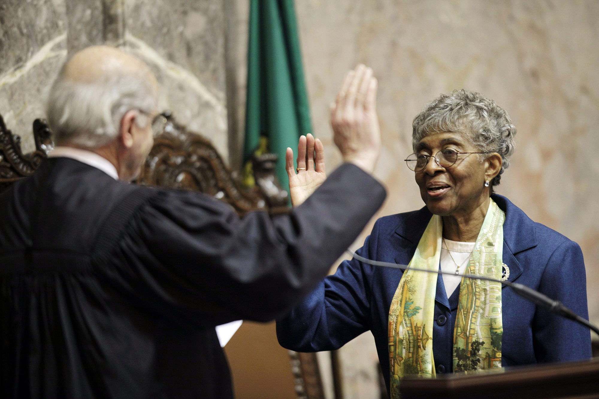 Rosa Franklin at holds up her right hand to be sworn in