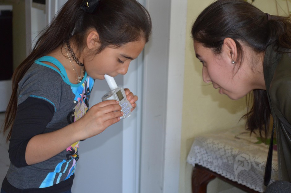 Adriana Perez, with the Yakima Valley Farm Workers' Clinic, administers a breathing test to 10-year-old Azul, who has poorly-controlled asthma. 