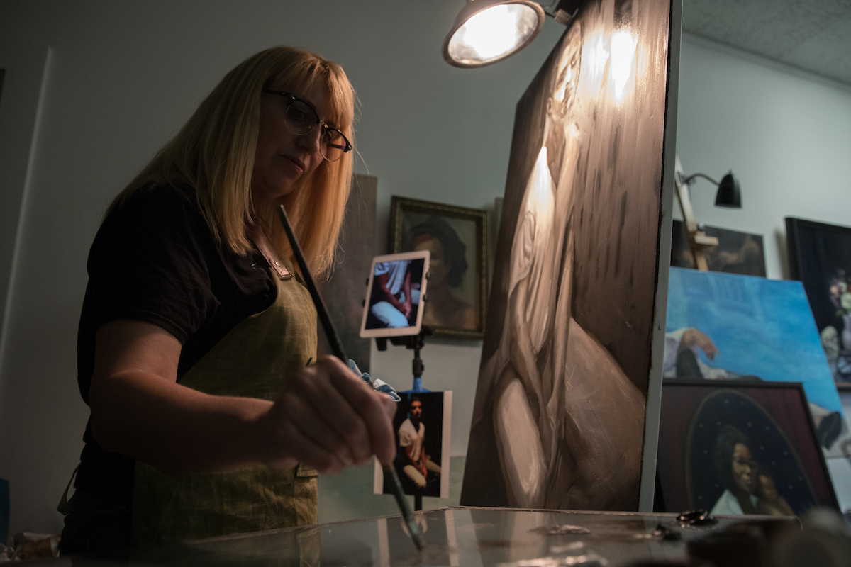 Andrea Gahl painting a portrait in her studio