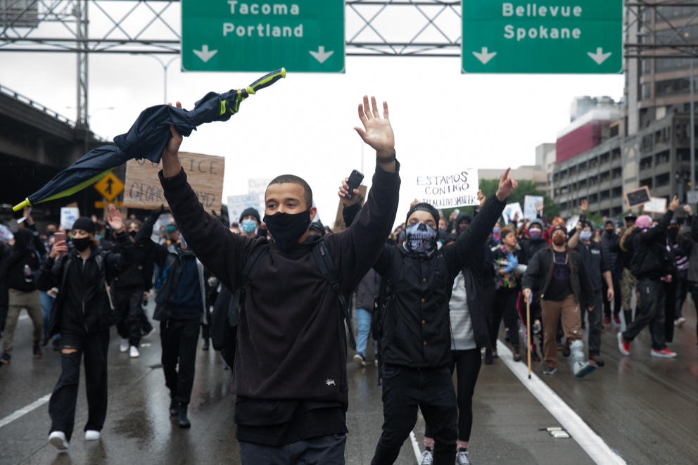 protesters march on I-5
