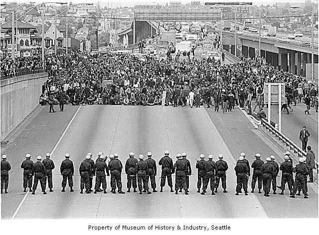 Protestors_and_police_on_I5_Seattle_May_5_1970 (1)