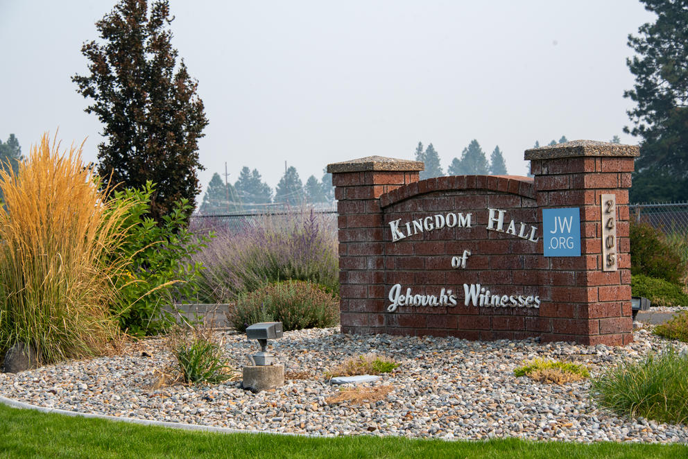 Brick sign for the Kingdom Hall of Jehovah's Witnesses