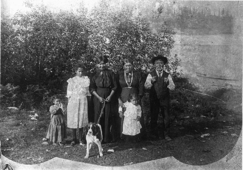 (From left) Edith Alexis, Agatha Henry, Cecelia Rodgers, Annie Rodgers (holding unknown child), and Chief William Rodgers. C. 1910-1912. (