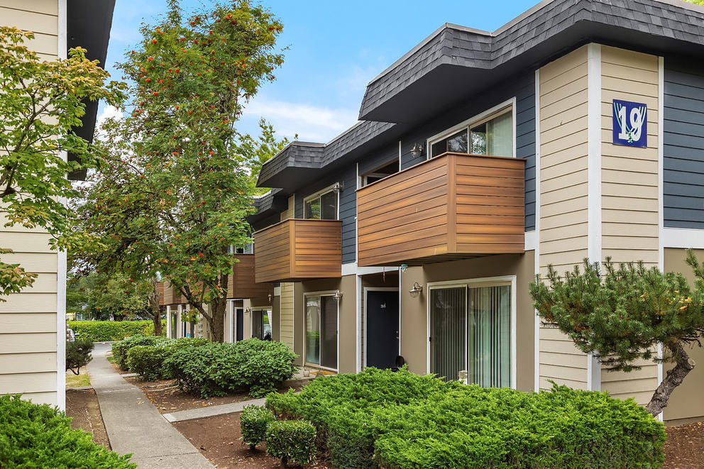 The outside shot of apartment complexes in Renton with second-story balconies