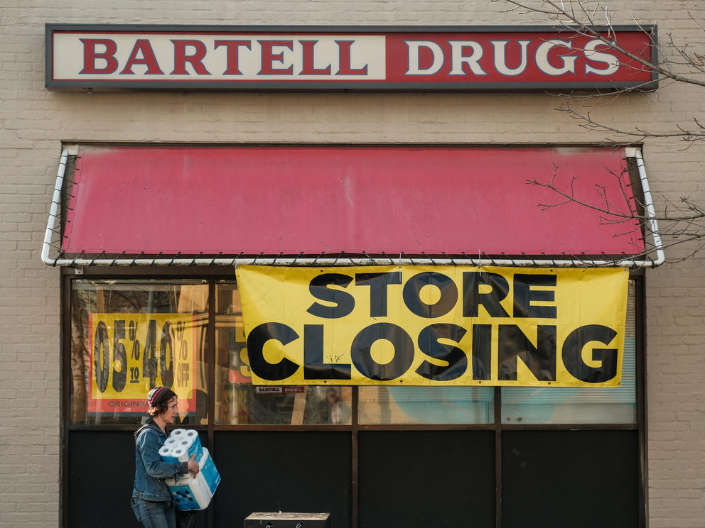 store closing sign in window of Bartells in Wallingford