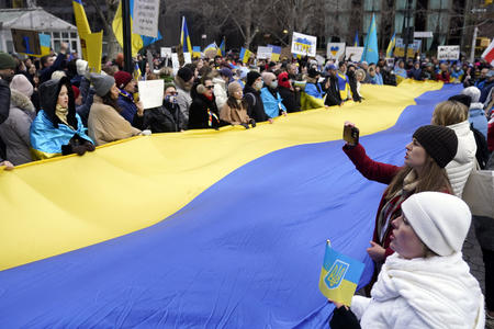 Demonstrators with Ukrainian flag