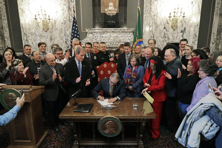 Jay Inslee signs I-940