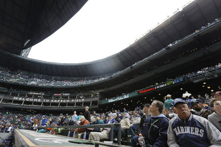 Safeco Field roof closes